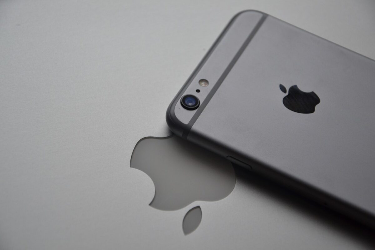Masz iPhone’a? Apple ostrzega: możesz stać się celem wyjątkowo cwanego ataku