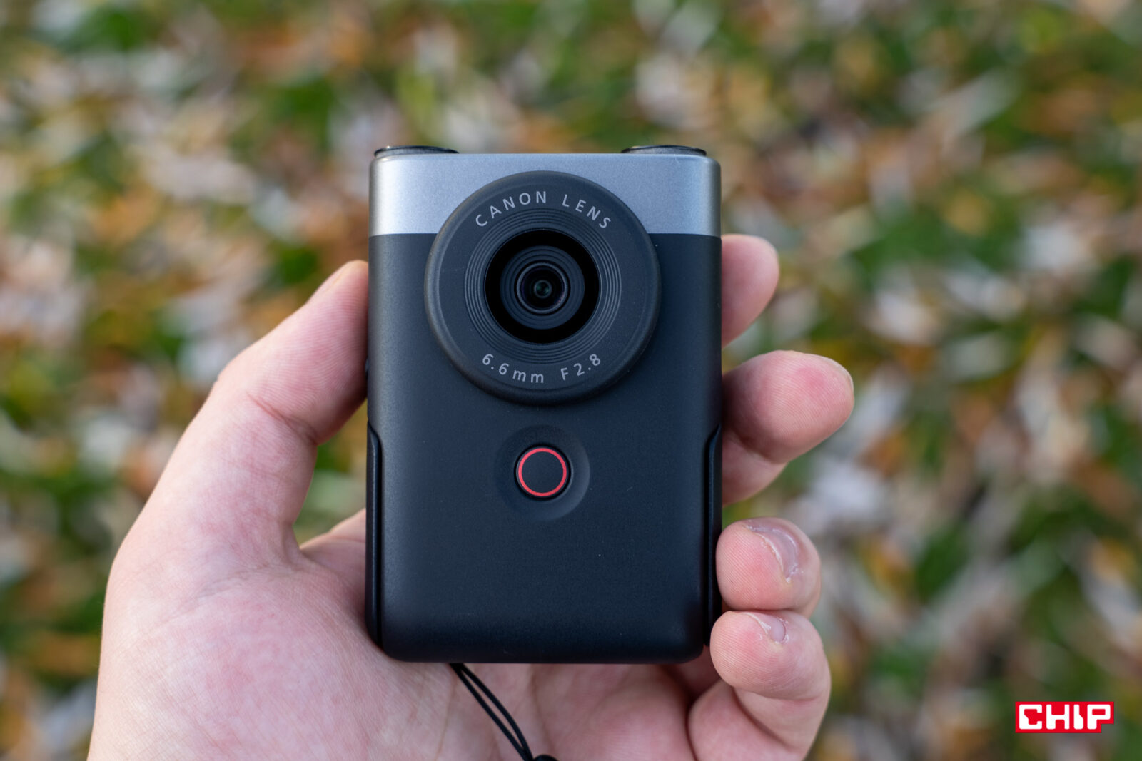 Canon PowerShot V10 w dłoni