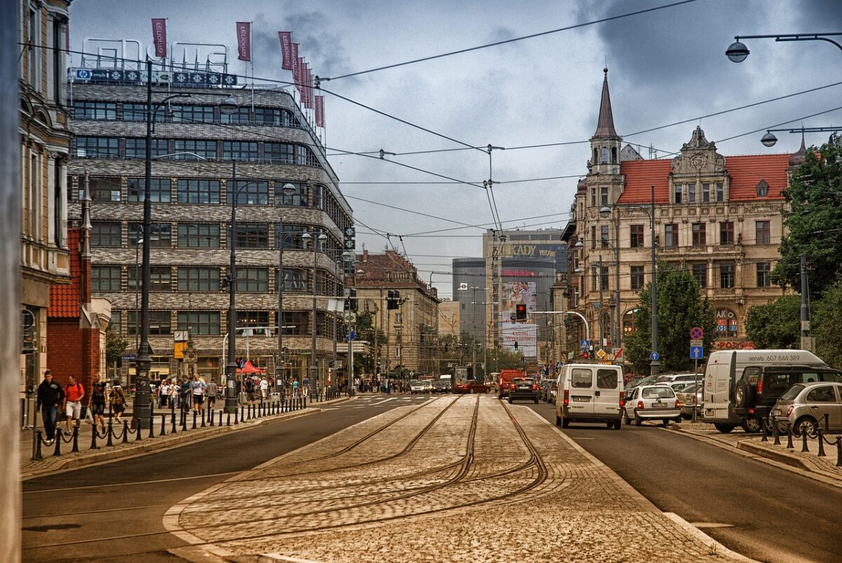 Liczba elektryków w Polsce dobija epokowej wartości! Jeden model kupujemy najczęściej