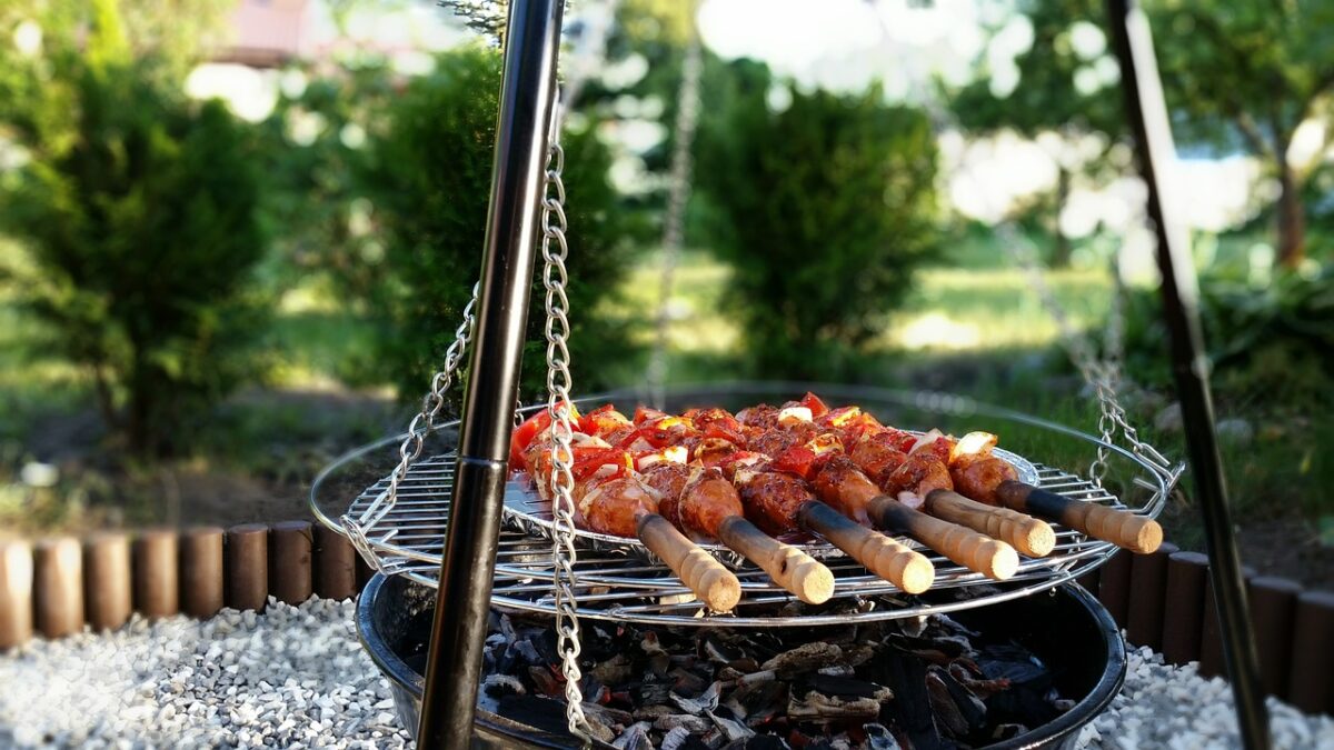 Elektrownie węglowe czeka wkrótce kryzys. Polski badacz czerpał inspirację do badań z… grillowania