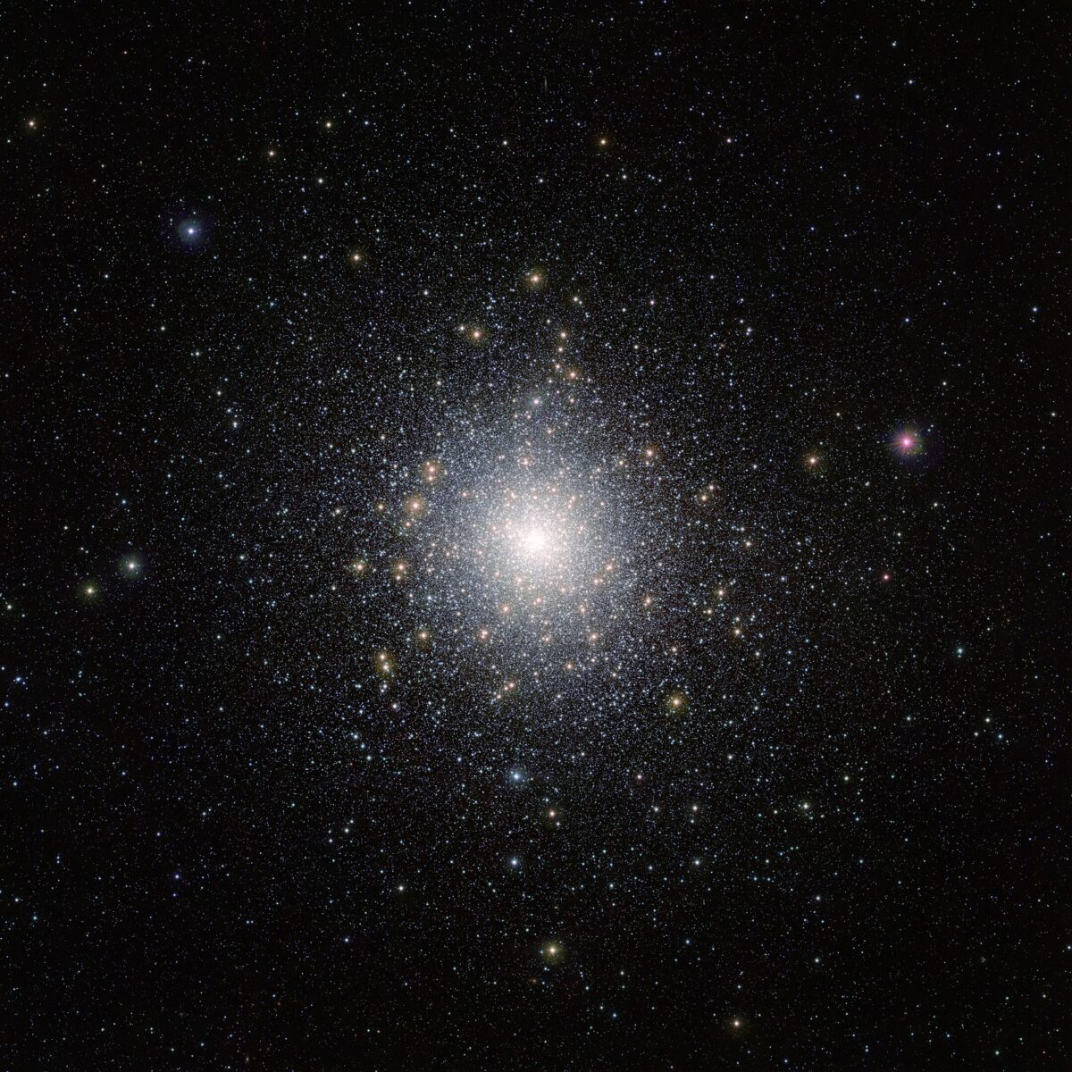 Najczulsze zdjęcie tej gromady w historii. Australijski radioteleskop odebrał nieznany wcześniej sygnał pochodzący z jej centrum 