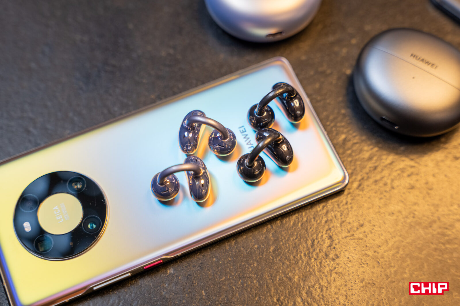 Huawei FreeClip - porównanie dwóch wersji