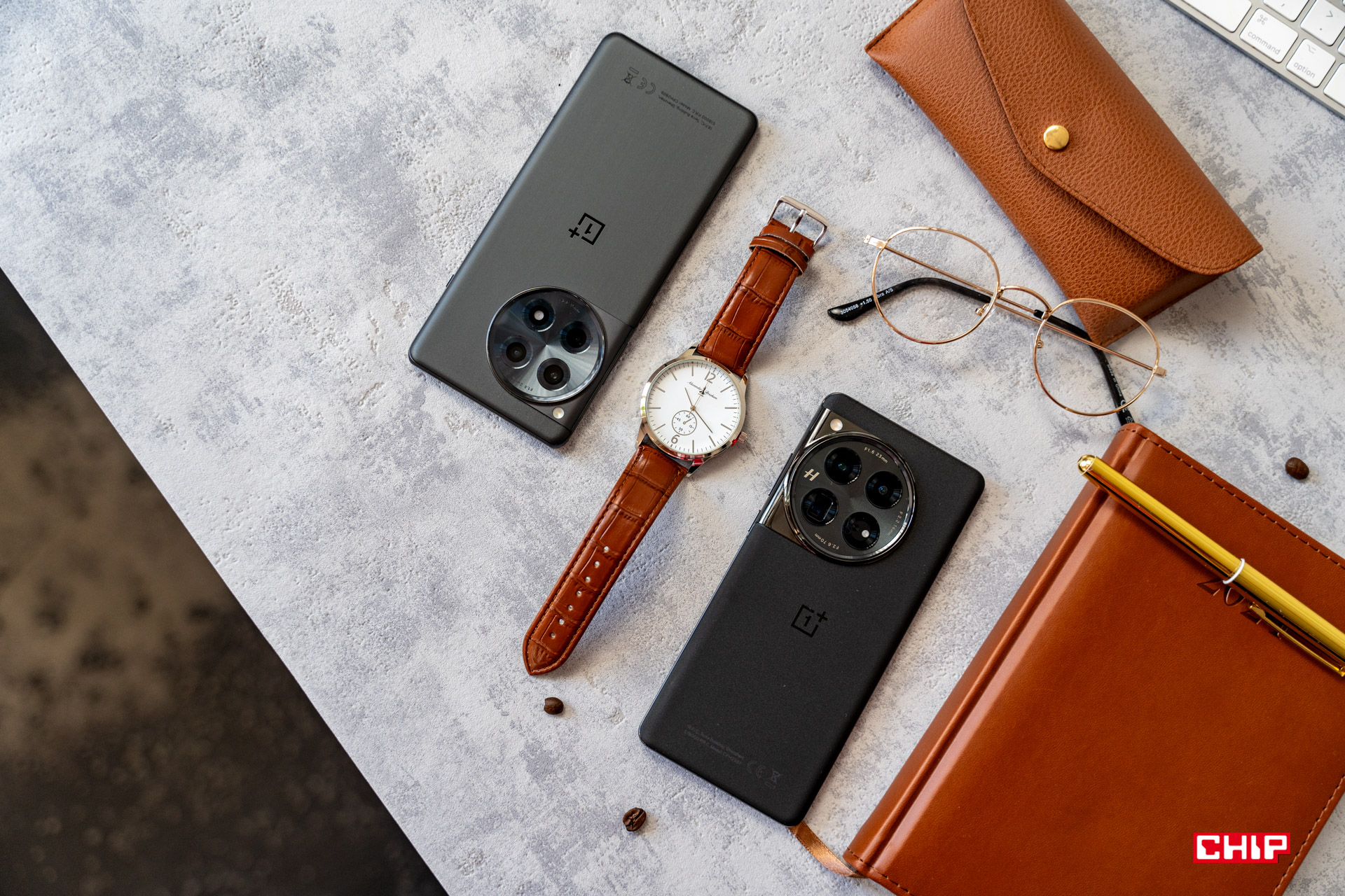 OnePlus 12R dostaje nową aktualizację. Pojawiają się zmiany w aplikacji Zdjęcia i inne ulepszenia