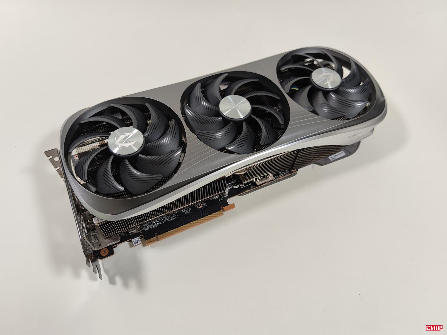 test ZOTAC GeForce RTX 4080 SUPER AMP Extreme AIRO, recenzja ZOTAC GeForce RTX 4080 SUPER AMP Extreme AIRO, opinia ZOTAC GeForce RTX 4080 SUPER AMP Extreme AIRO