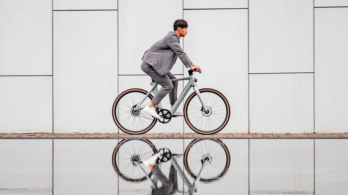 Lepszego elektrycznego roweru miejskiego dziś nie zobaczysz. Waży niewiele… a co z ceną?