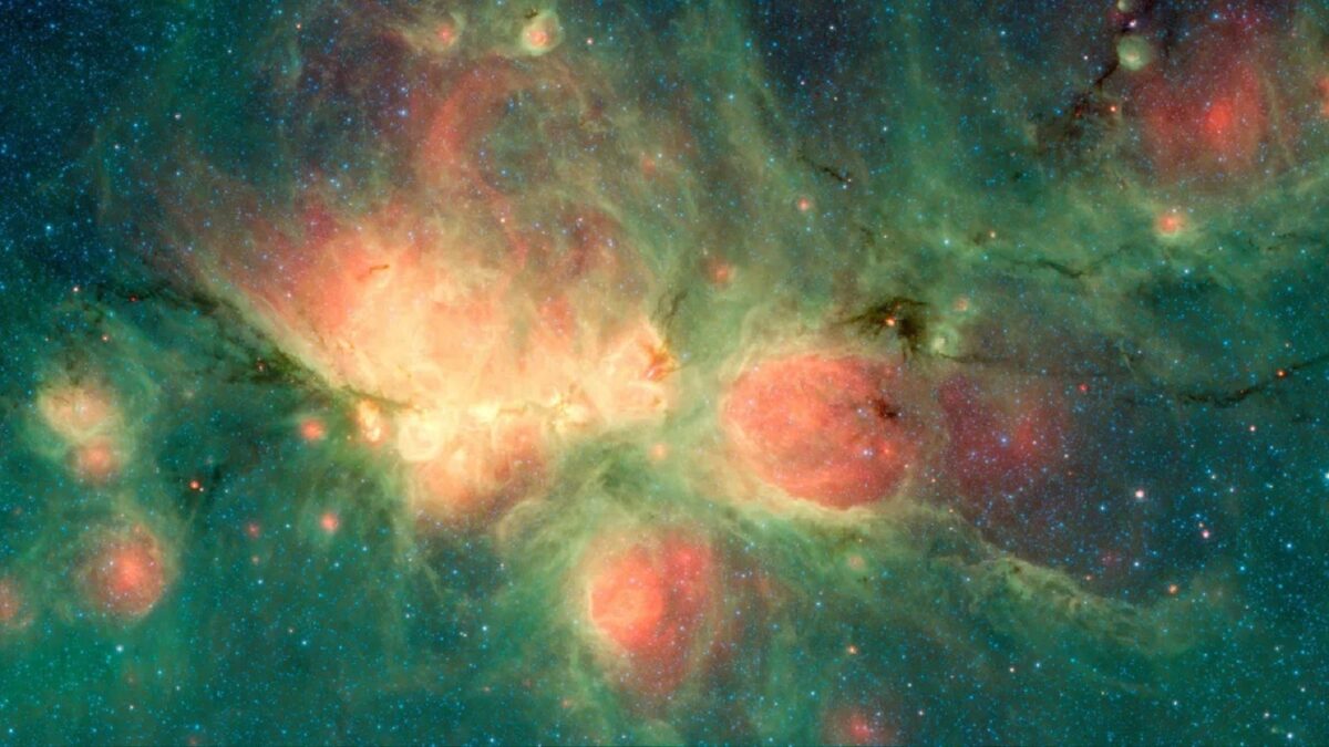 Mgławica Kocia Łapa zawiera cząsteczki, jakich nigdy przedtem nie widzieliśmy. Zaskakujące odkrycie astronomów