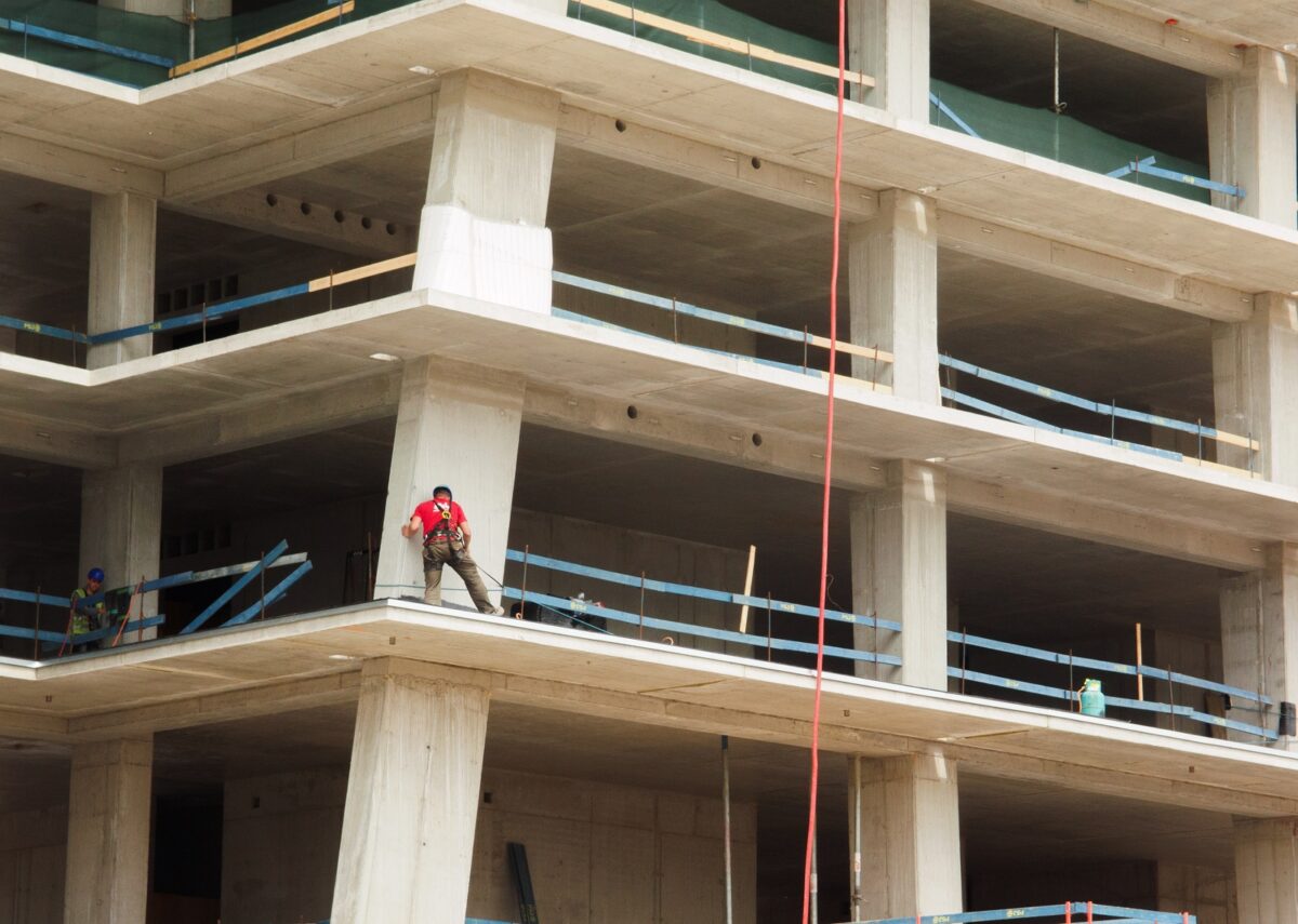 Gazowany cement, czyli materiał przyszłości. Dzięki nowemu składnikowi rozwiążemy dwa różne problemy