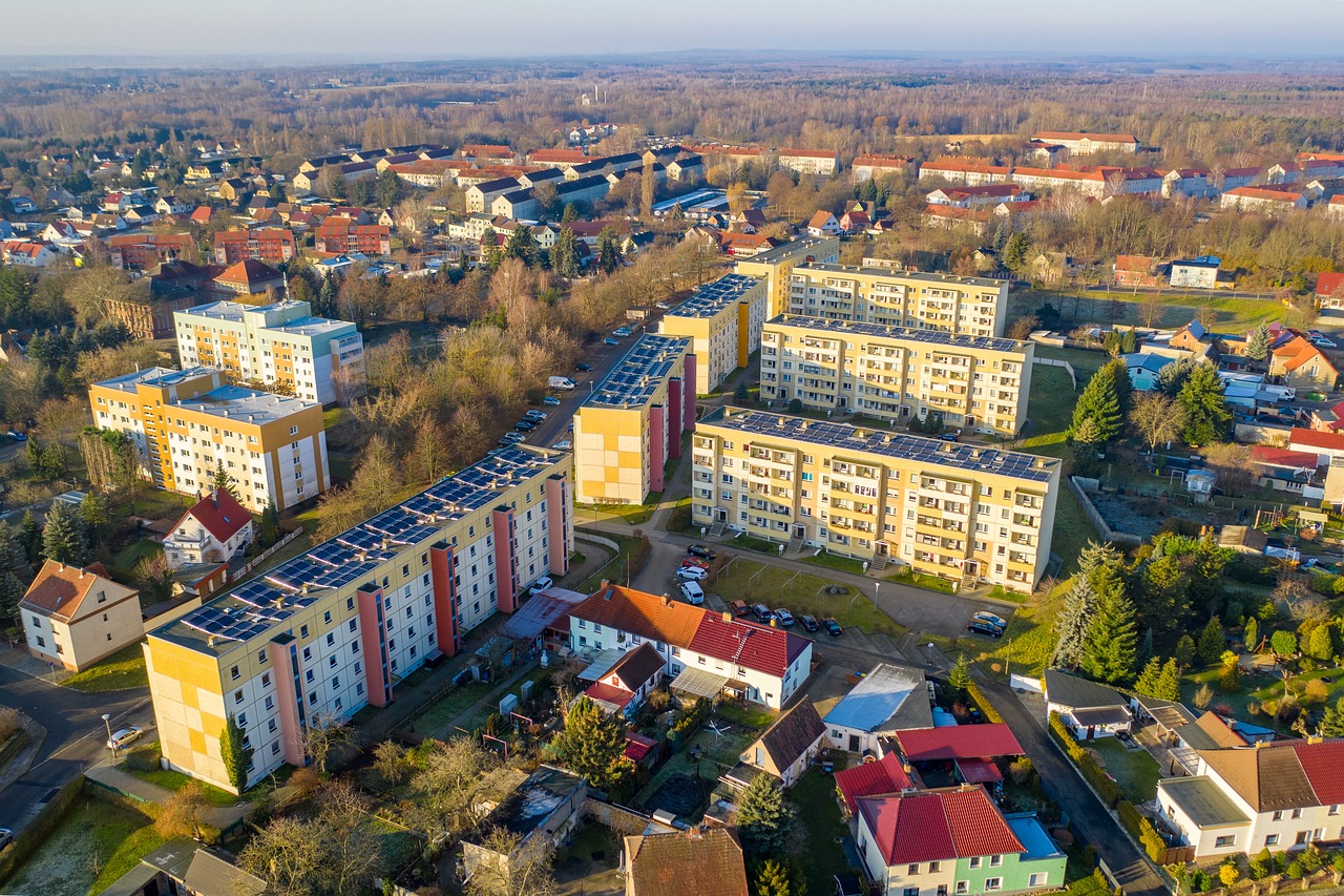 Zajrzeli Polakom na dachy i w ogrody. Polska sytuacja robi wrażenie, ale dobre czasy już minęły