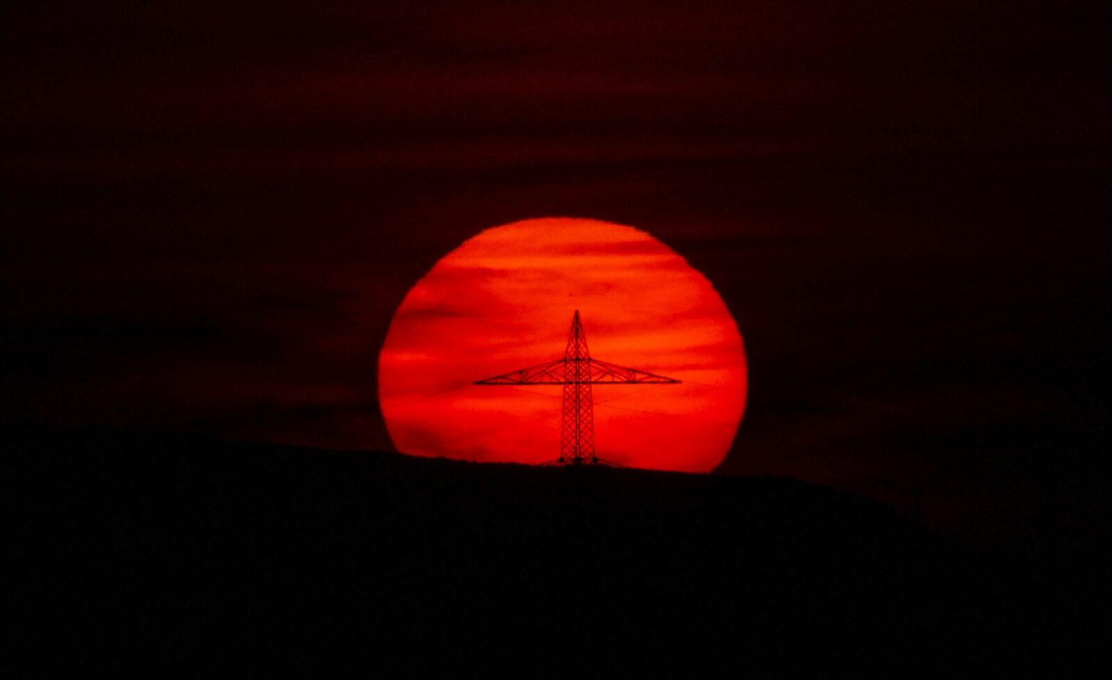 Przełomowa technologia magazynowania energii słonecznej: magazynowanie na całe miesiące!