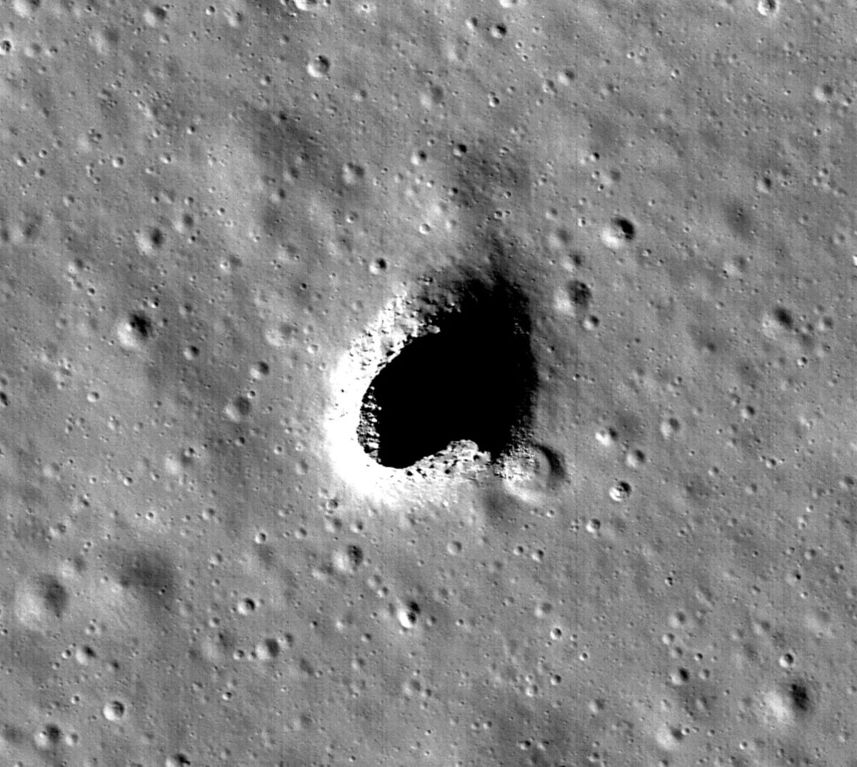 Na Księżycu znajduje się ukryty tunel. Pojawił się pierwszy dowód na jego istnienie