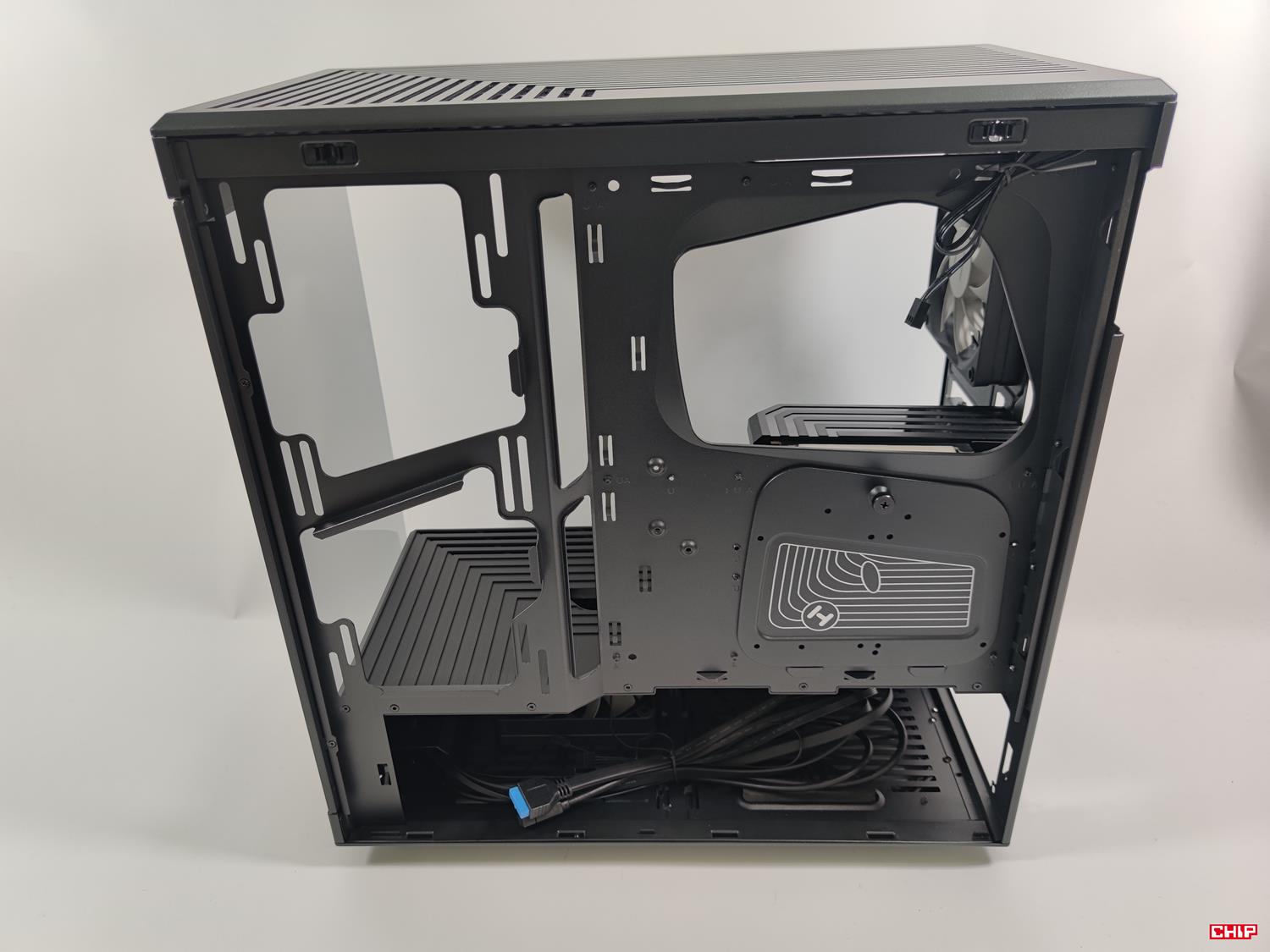 test Hyte Y40, recenzja Hyte Y40, opinia Hyte Y40