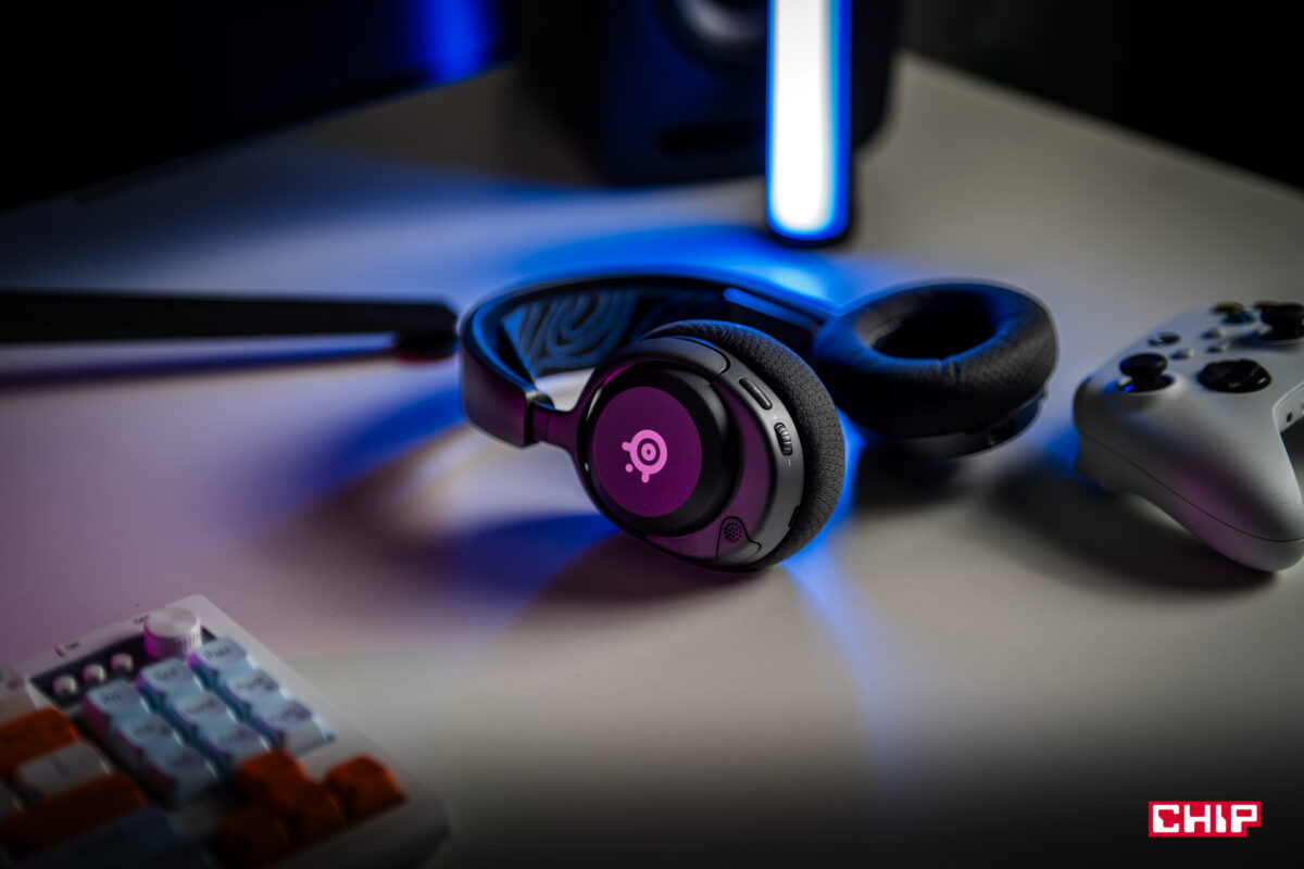 Recenzja SteelSeries Arctis Nova 5P. Średnia półka bez kompleksów!