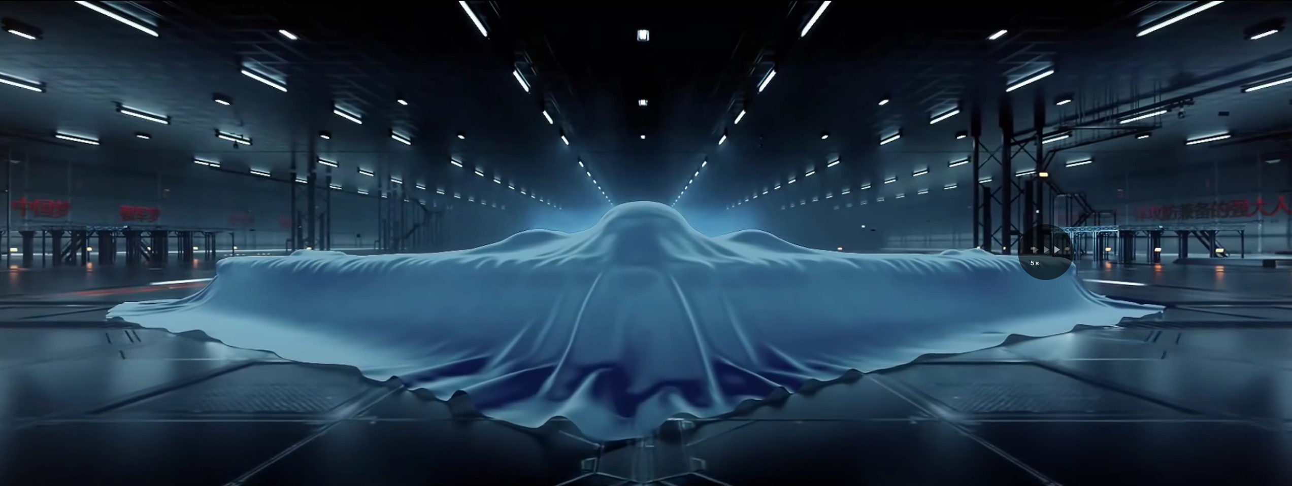 Chiny odkryły karty. 6-tonowy statek-matka uzupełniający myśliwiec to już rzeczywistość