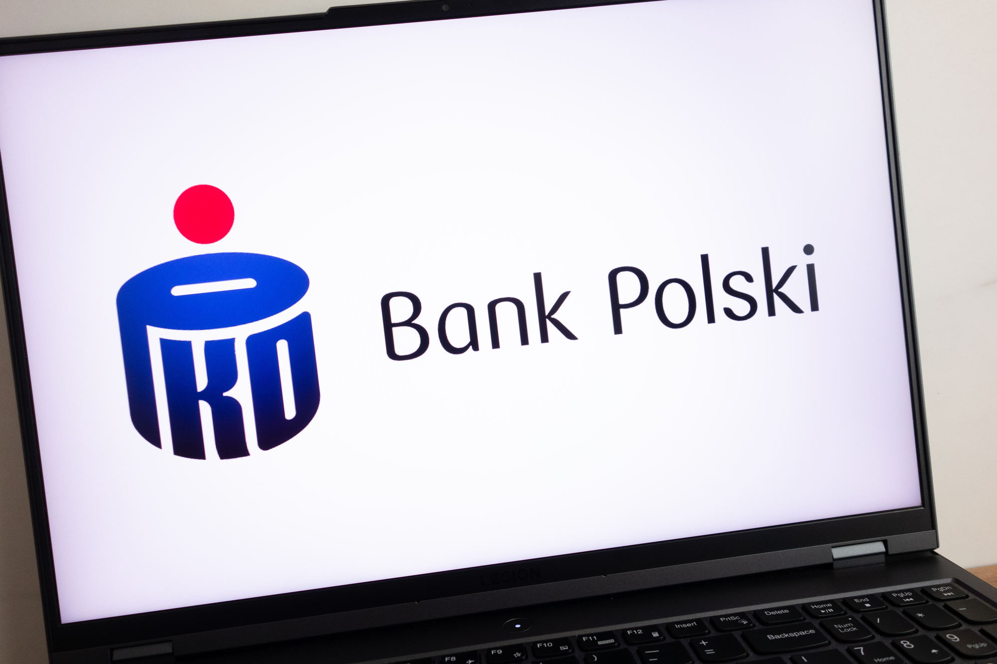 Żabka znów próbuje szczęścia z kartą kredytową. Tym razem z PKO BP
