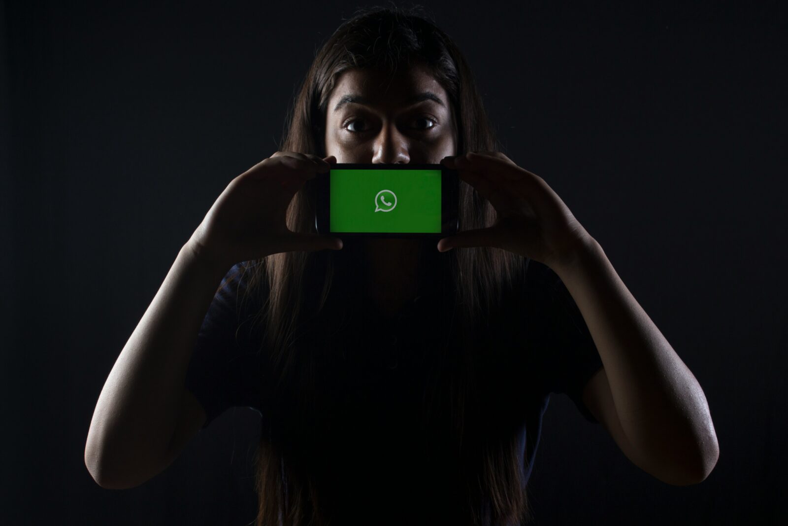 WhatsApp ułatwi komunikację z obcokrajowcami? Nowa funkcja ma wykrywać język i działać lokalnie