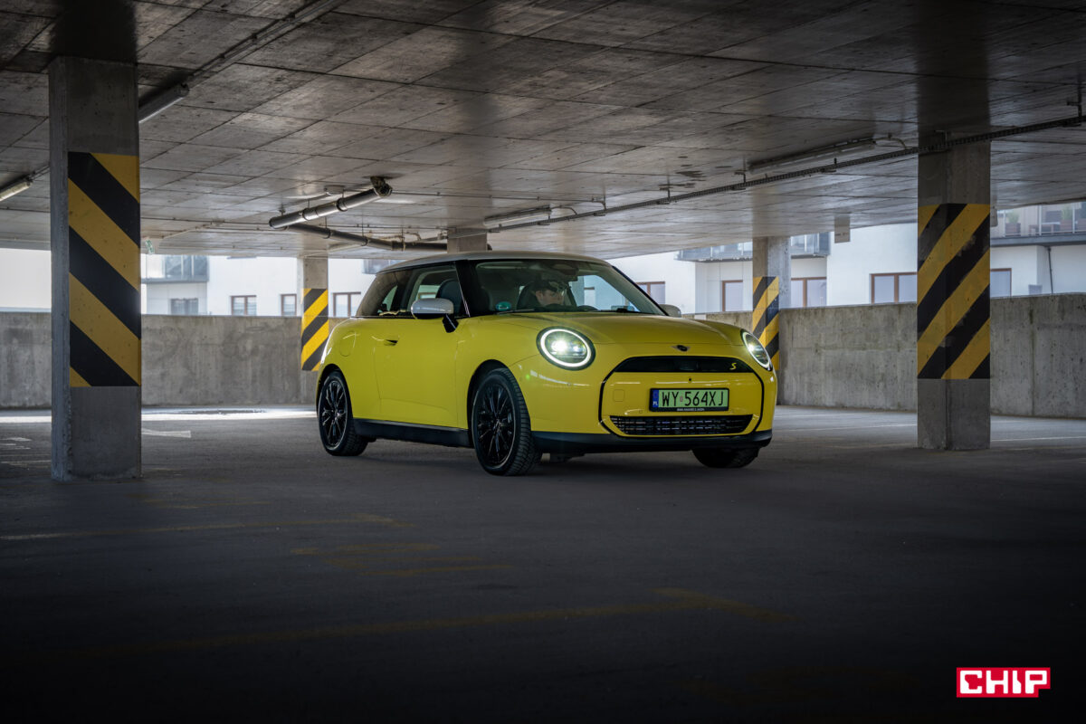 Test MINI Cooper SE. Nieracjonalna miłość do elektrycznego gokarta 