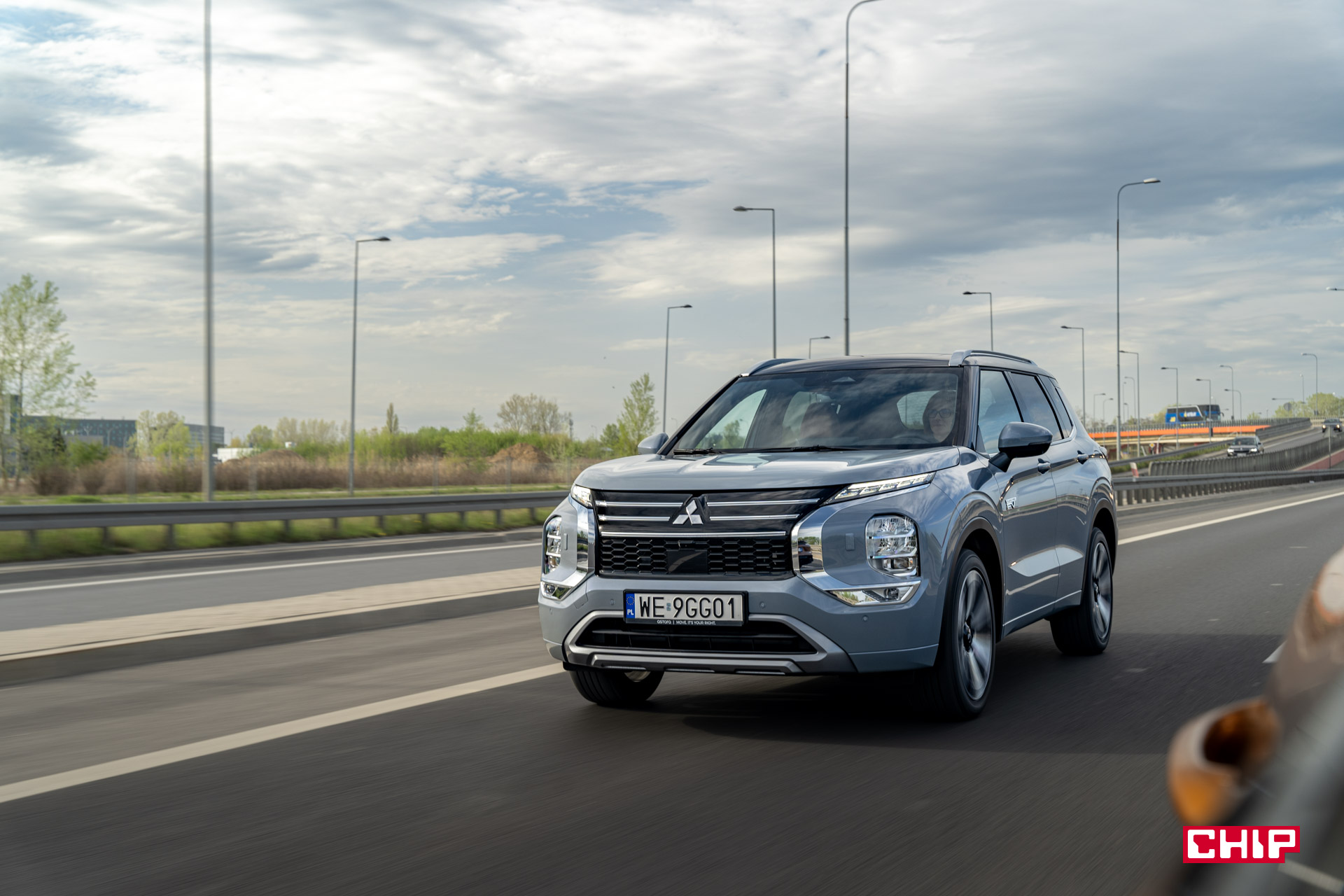 Test nowego Mitsubishi Outlander – wygodny, potężny SUV z nagłośnieniem Yamahy
