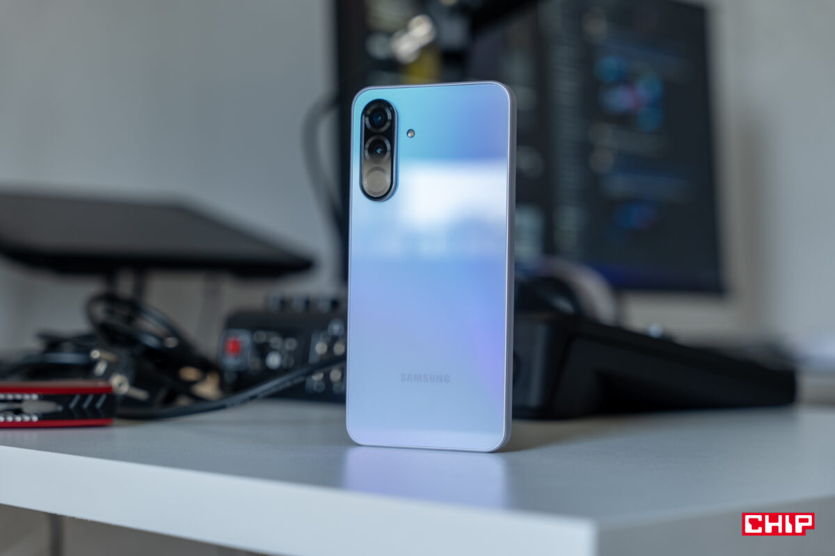 Świąteczne łowy czas zacząć. Smartfony Samsung i Motorola nawet 600 zł taniej w Plusie