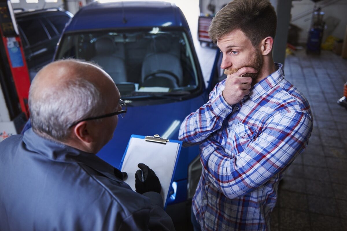 Carfax: co najmniej 5% używanych aut w Polsce ma cofany licznik przebiegu