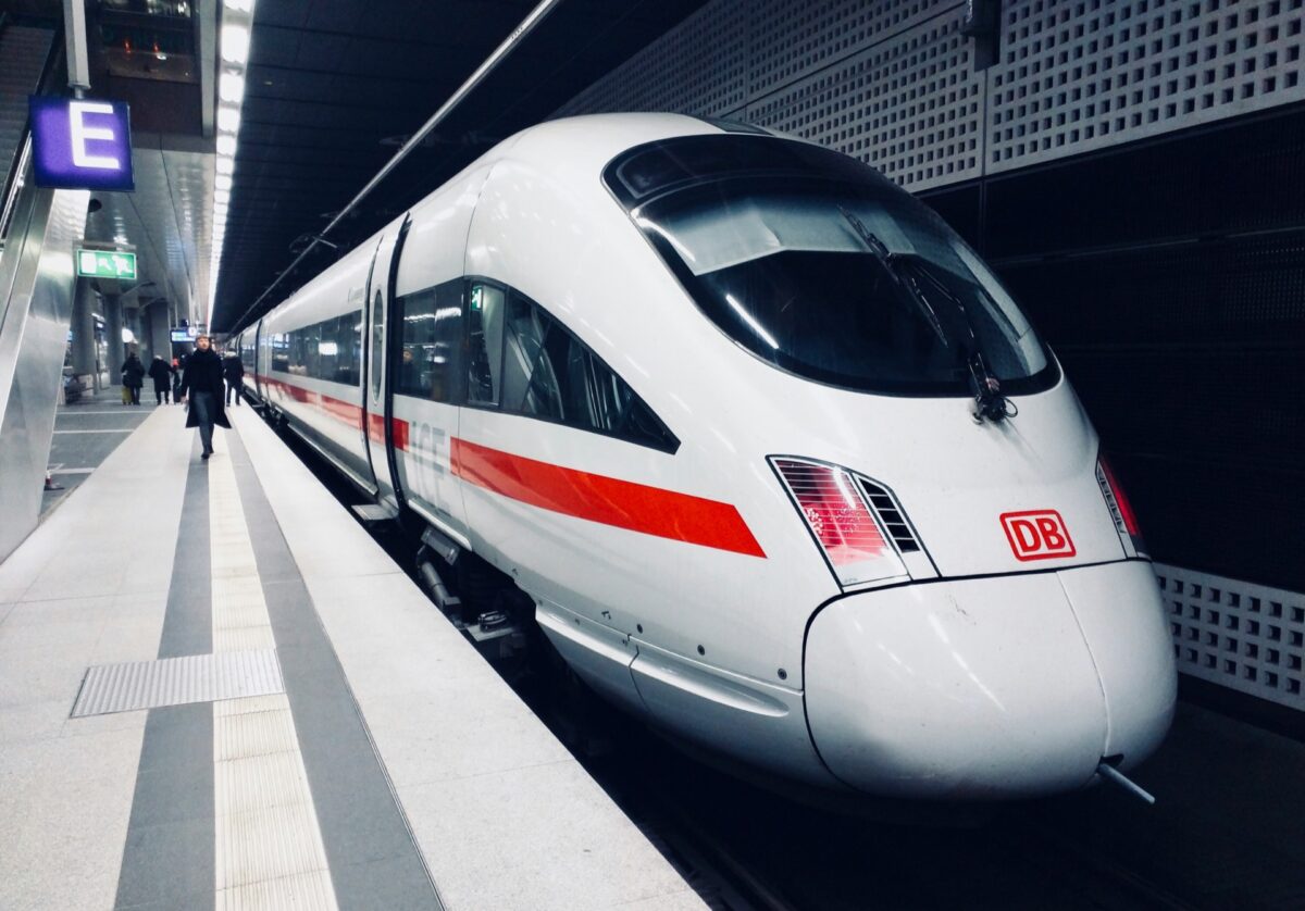 Gigabitowy internet w pociągu? Deutsche Bahn testuje  łączność 5G