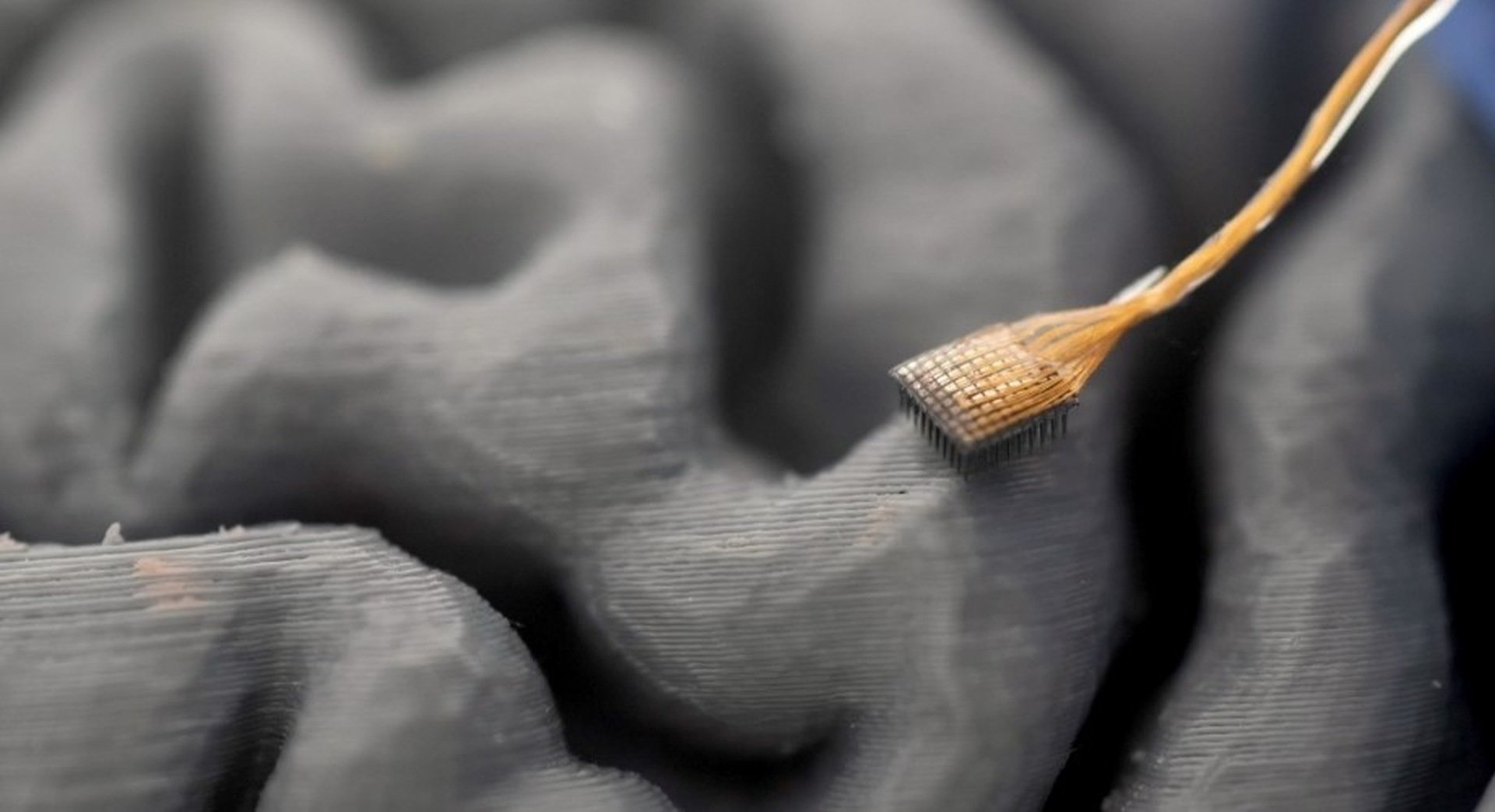 Rewolucyjny Implant: Czytanie Myśli w 0,025 Sekundy! Konkurencja dla Neuralink Muska?
