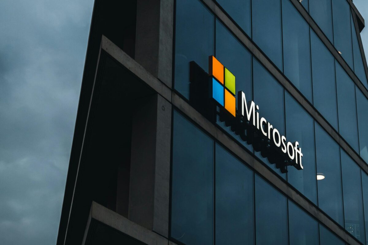Microsoft zwiększy cyberbezpieczeństwo Polski. Czy to zagrywka wizerunkowa?