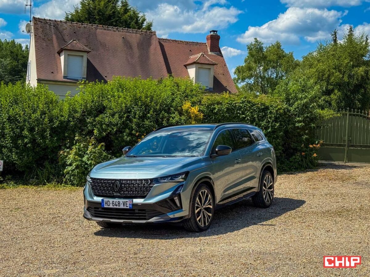 Renault wprowadza nowy E‑Tech Hybrid – Symbioz i Espace oszczędzają do 40 % paliwa i jadą do 1 000 km na jednym baku