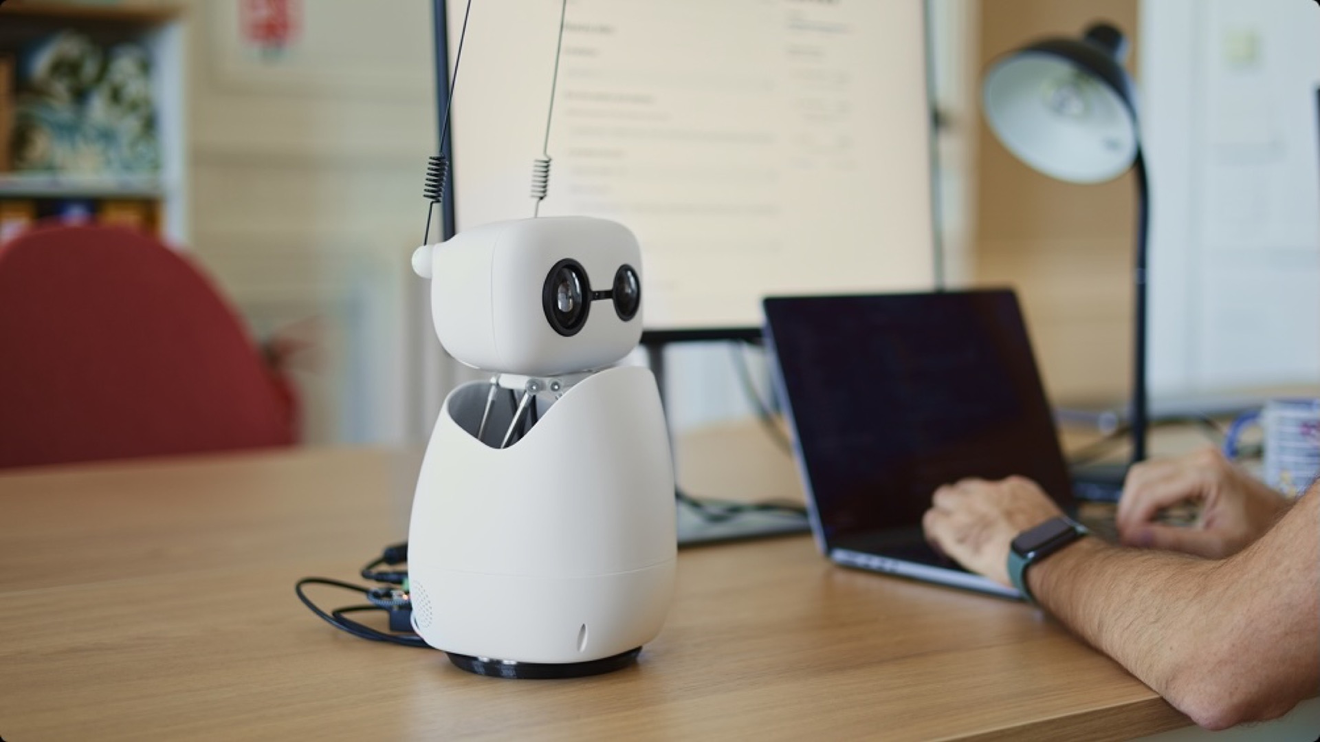 Reachy Mini to robot dla każdego. Za 299 dolarów chcą zrewolucjonizować robotykę