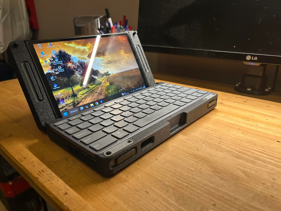 Lenovo Legion Go jako mini laptop. Modder stworzył cyberdeck z przenośnej konsoli