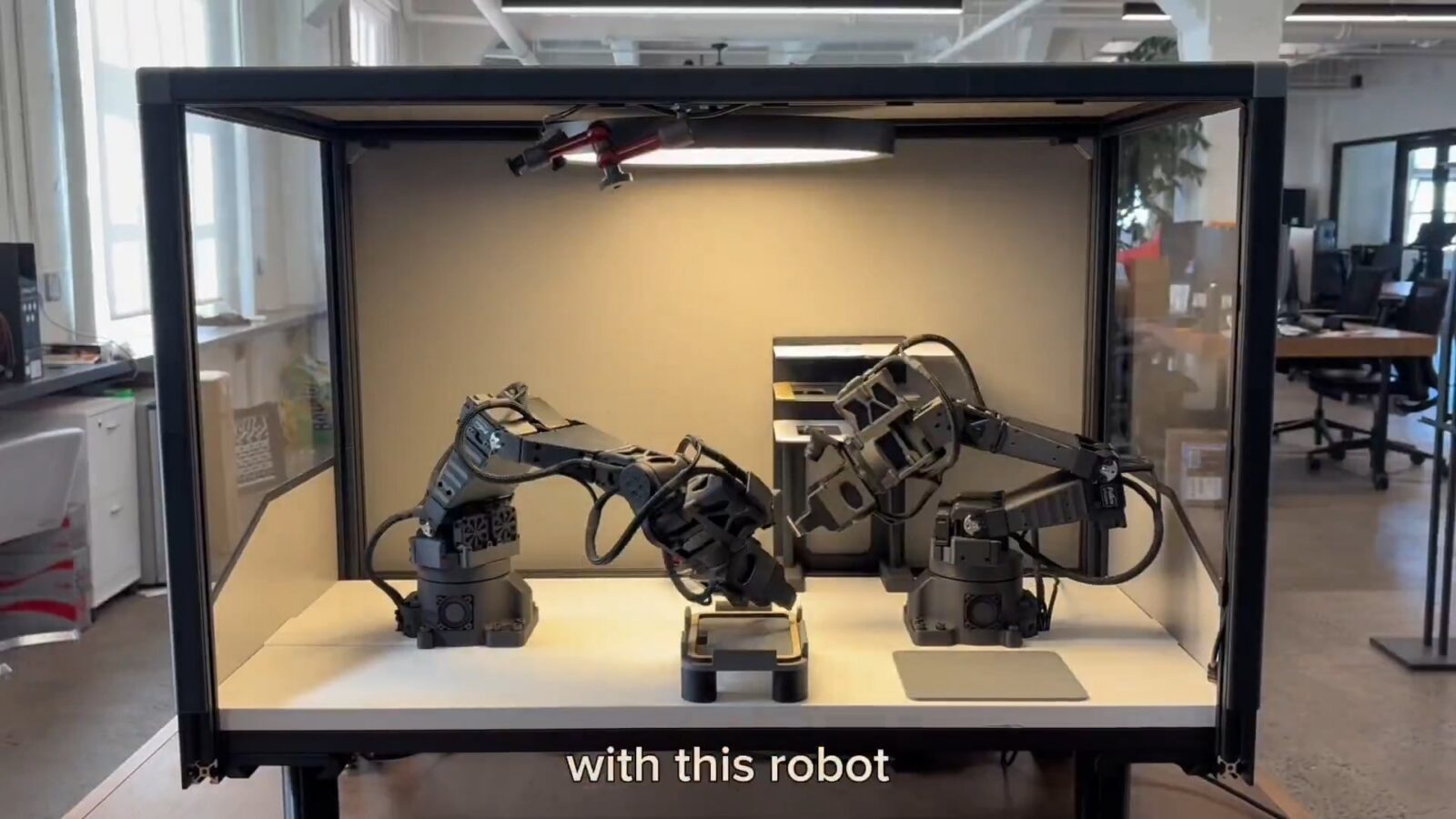 MicroFactory robot w akwarium