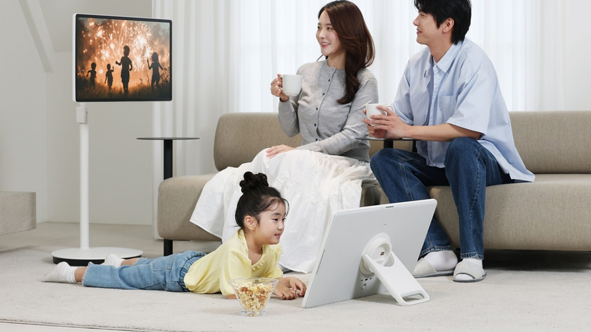 Ten Smart TV zabierzesz wszędzie. Samsung stworzył kino domowe do ręki