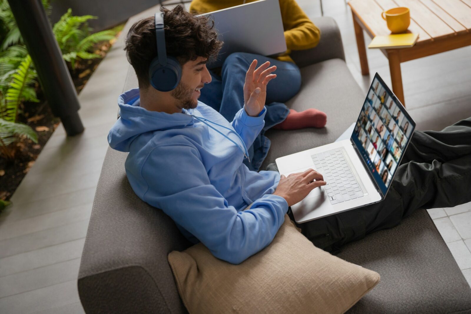 Jakie słuchawki nauszne do pracy zdalnej