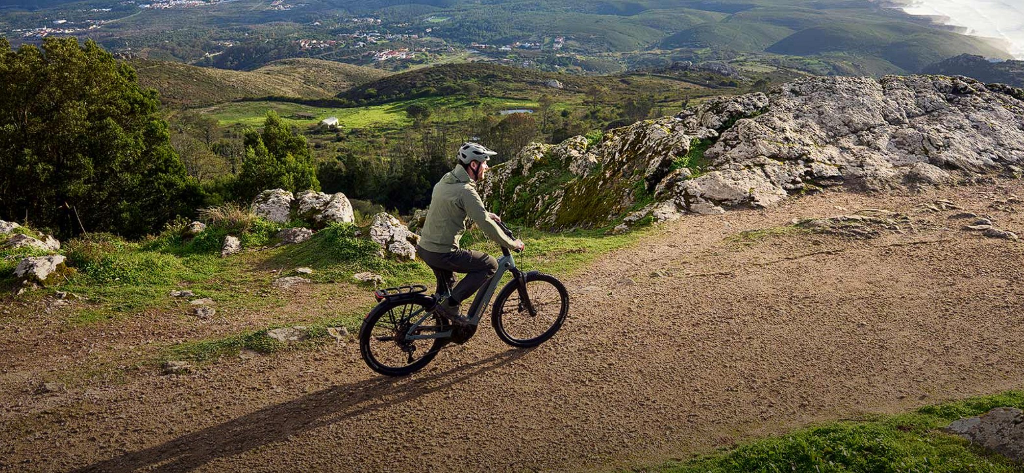 Rower, który patrzy za rowerzystę. Co Giant wsadził do swoich nowych AnyTour?