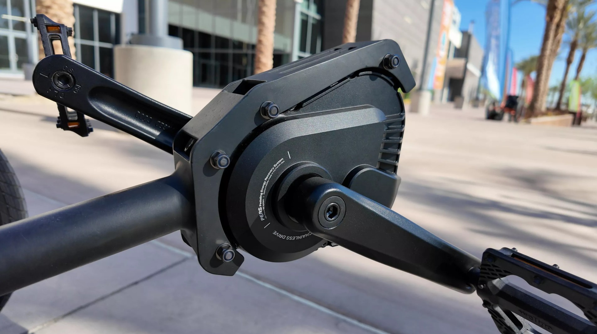 Pokazali rower bez łańcucha. Pedałujesz i jedziesz, ale wszystko dzieje się inaczej