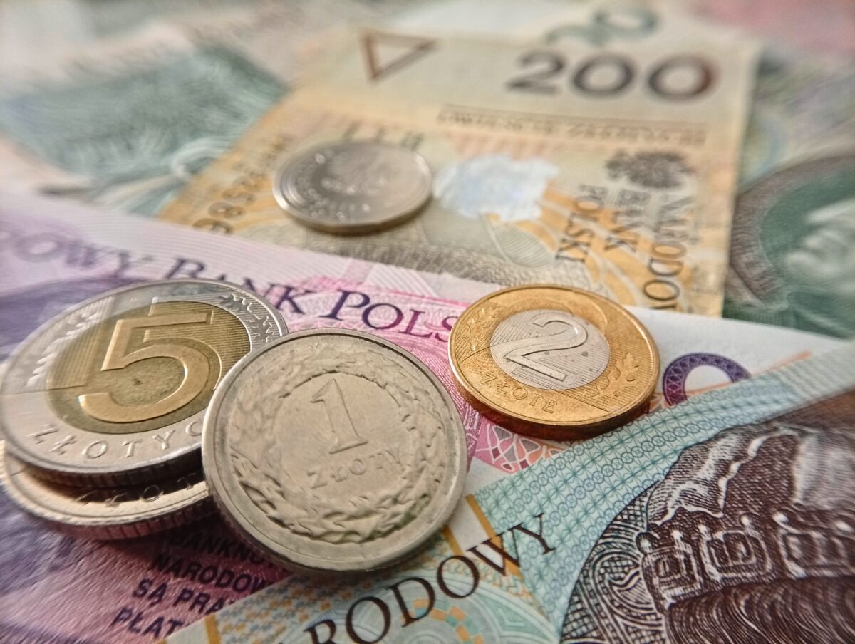 Ile można dostać za złotówkę? Plus wywraca ofertę na kartę do góry nogami