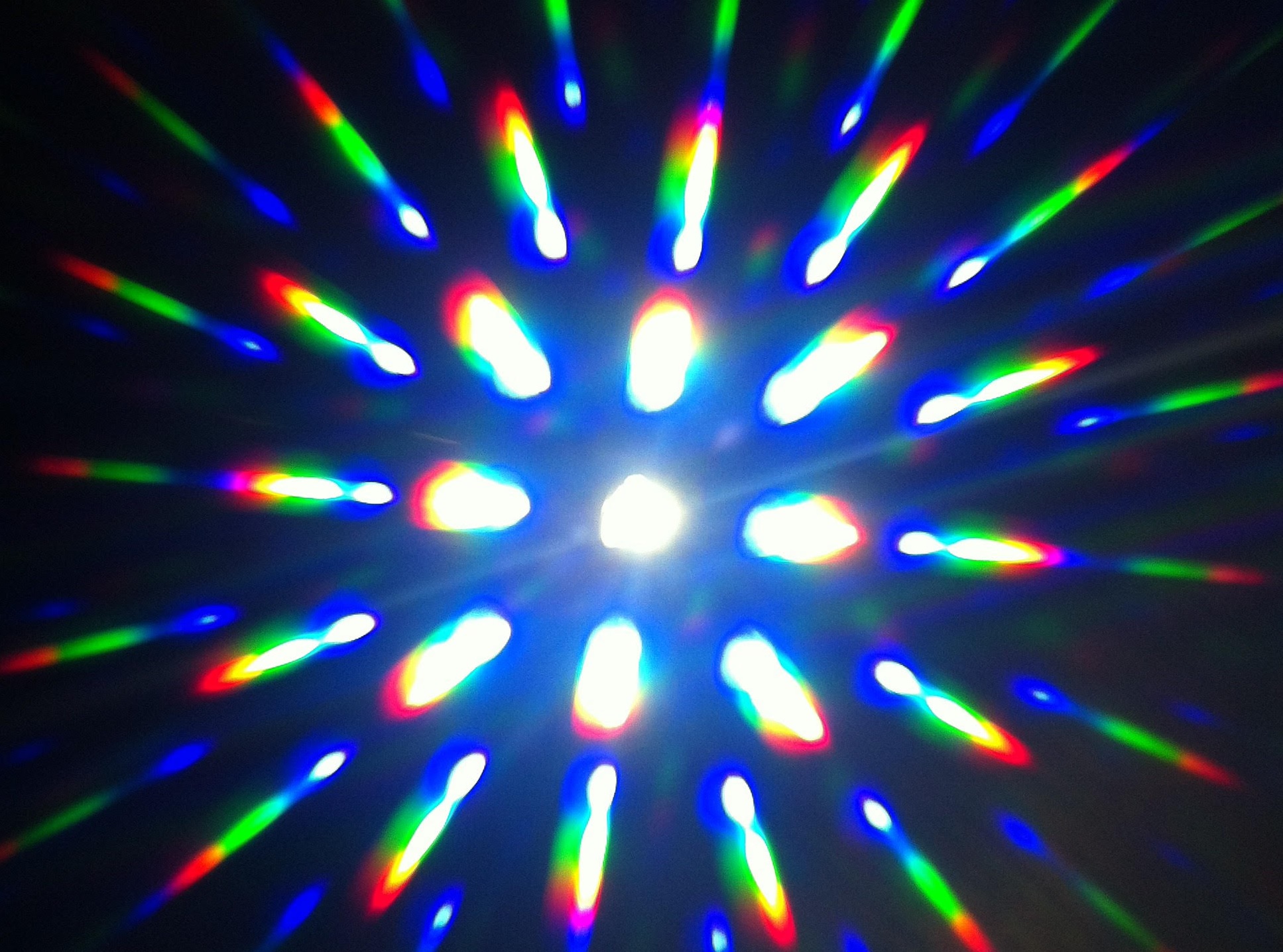 Naukowcy stworzyli pomost między światłem a magnetyzmem. Oto, co potrafią kubity molekularne