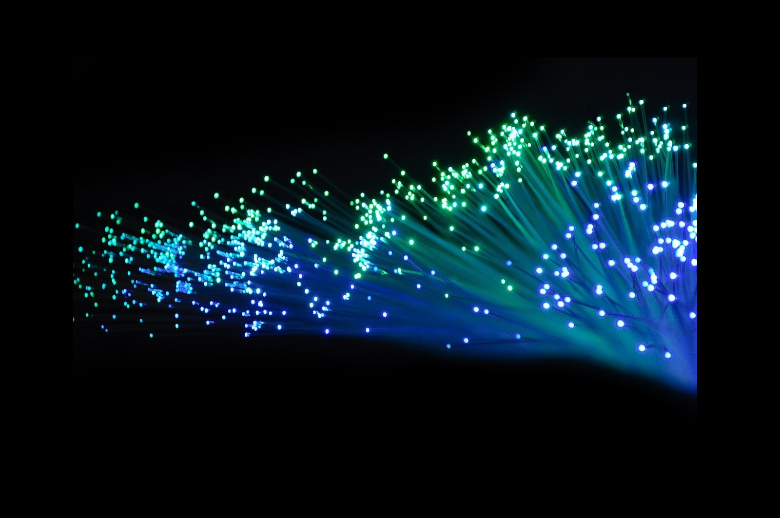 Puste światłowody biją rekordy. Tak szybkiej transmisji jeszcze nie było