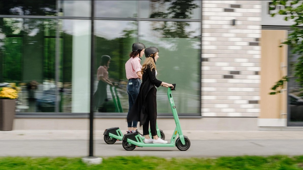Hulajnogi elektryczne pod lupą miast. Samorządy wprowadzają własne ograniczenia