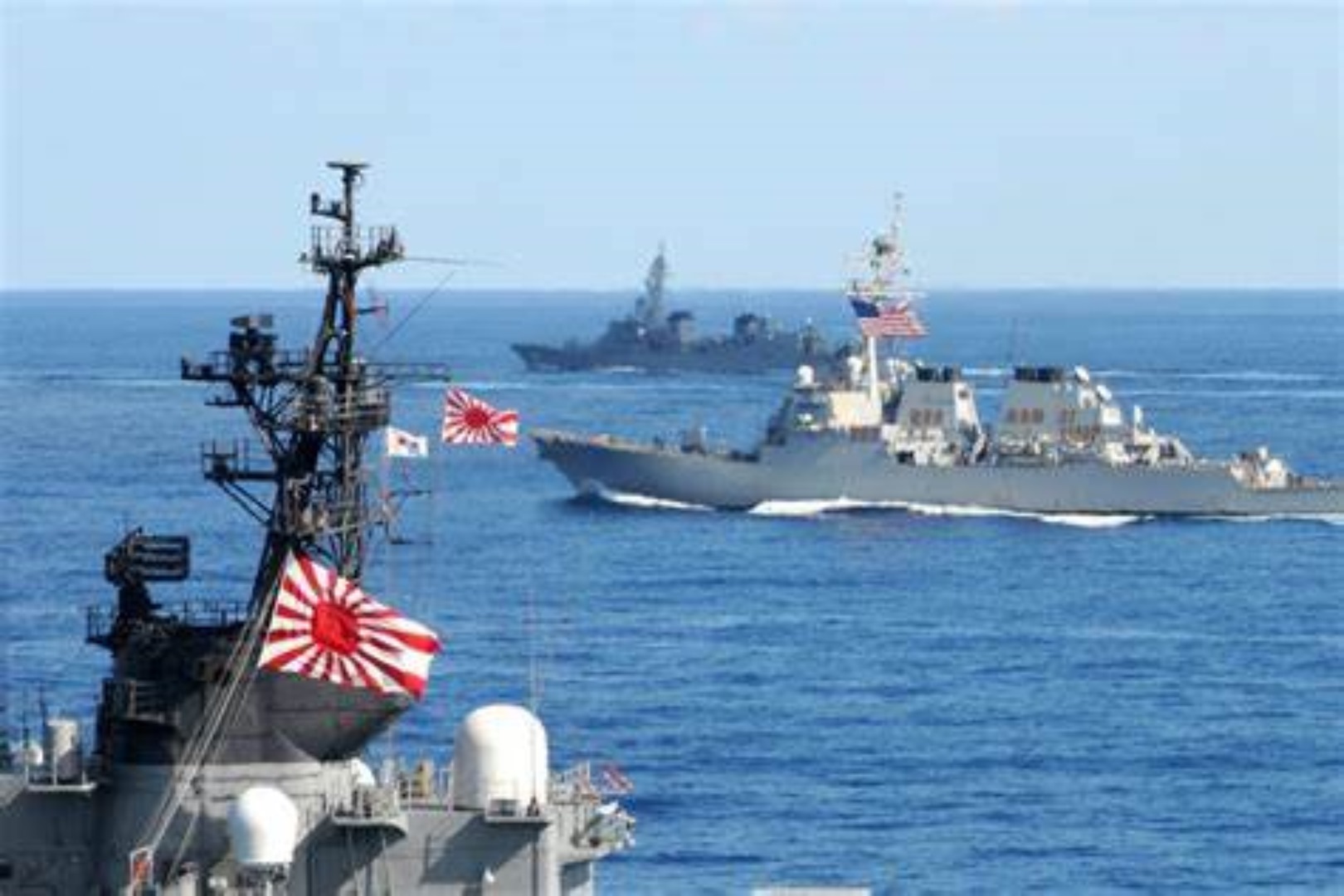 Ziemia zadrżała, a radary zawyły. Japonia wystrzeliła niszczyciela okrętów