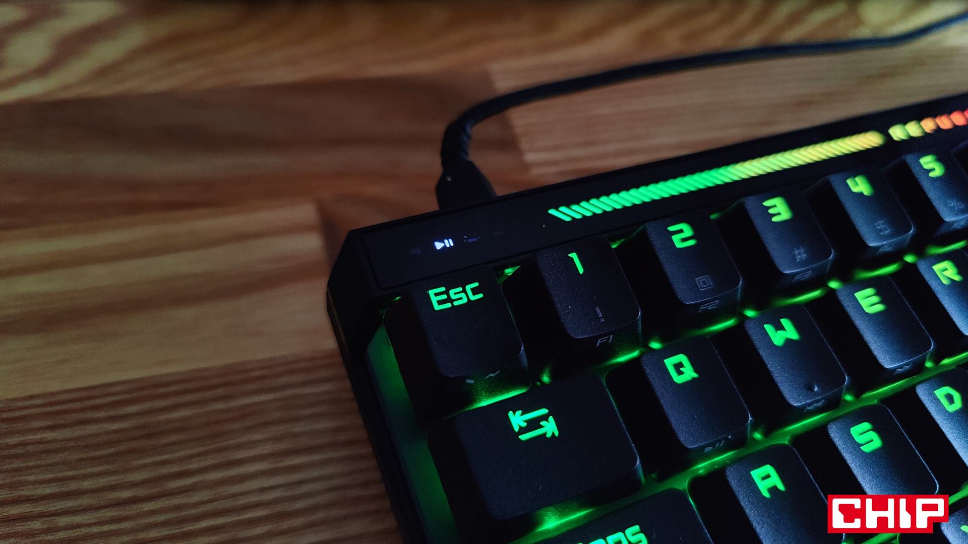 Iqunix EZ75, czyli nowa gamingowa klawiatura, która zaskakuje magnetycznymi przełącznikami