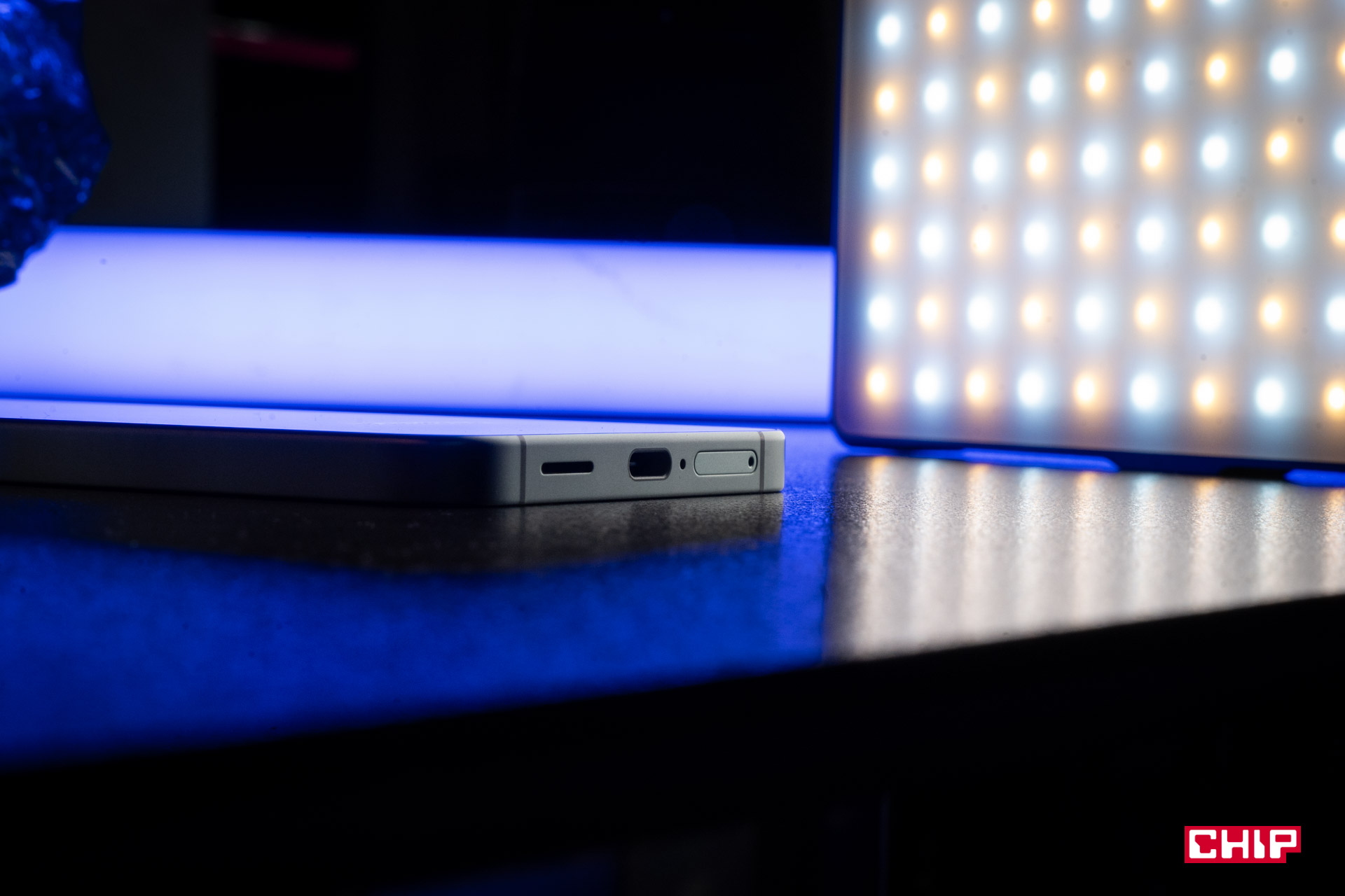 Gigantyczne baterie, ale nie w telefonach Samsunga, Apple’a i Google’a. Dlaczego giganci nie idą w ślady chińskich producentów?