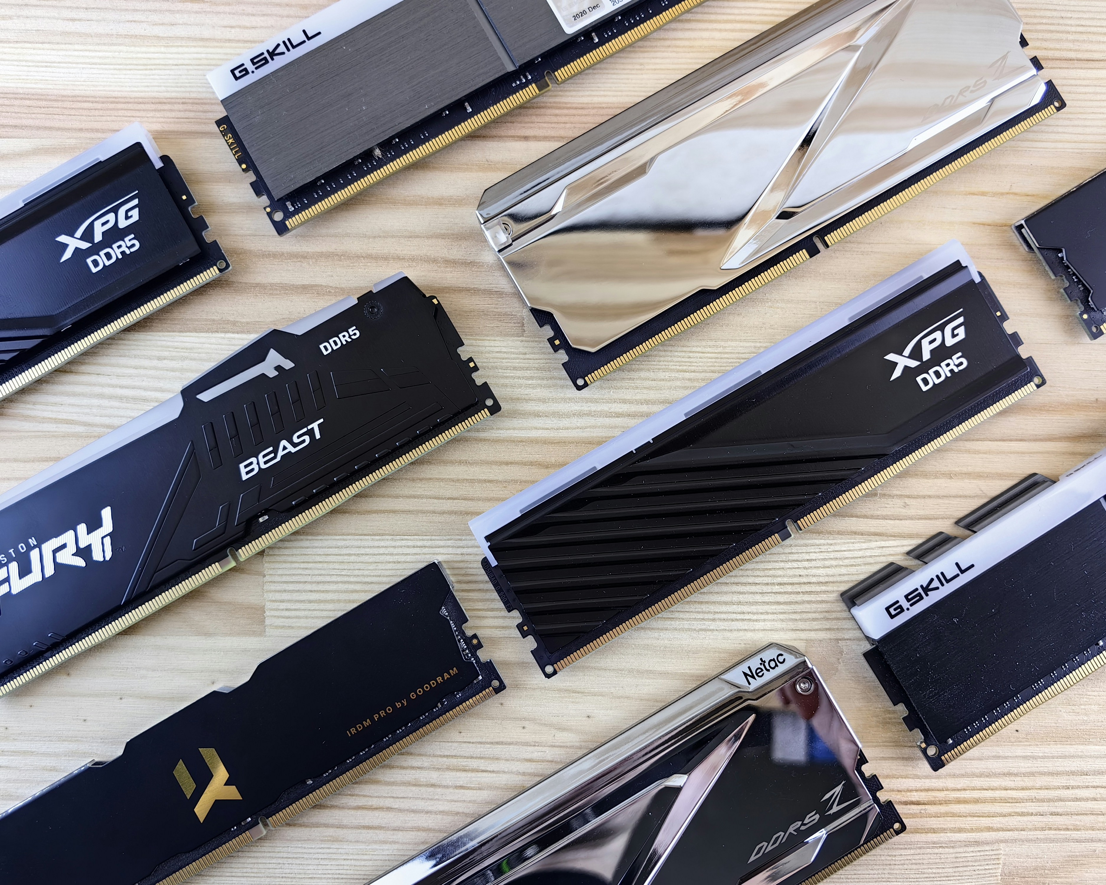 Exceleram 42 DDR4 i DDR5. Pamięci RAM z dożywotnią gwarancją i kultowym nawiązaniem