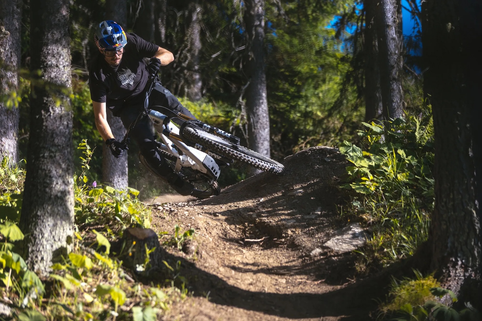 Marzyłeś o takim górskim rowerze. Ten e-bike zmienia definicję e-MTB