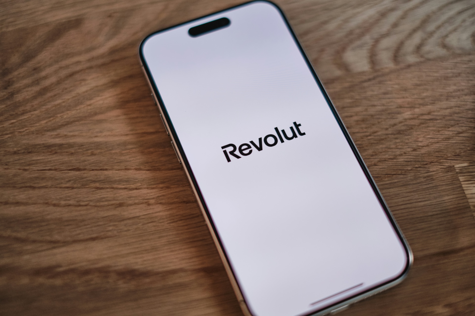 Revolut wprowadza nową metodę płatności. Niestety Polacy maja powód do złości