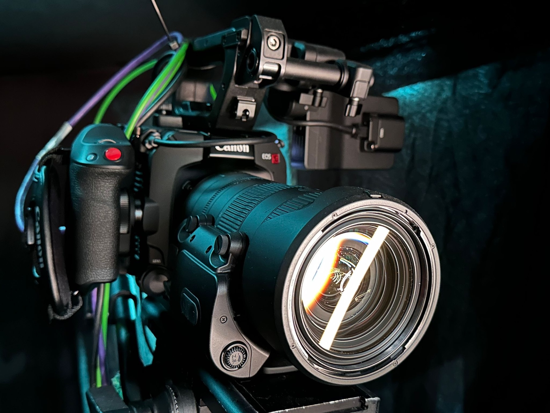 Profesjonalne kamery są niezastąpione. Canon na planie popularnego programu TVN