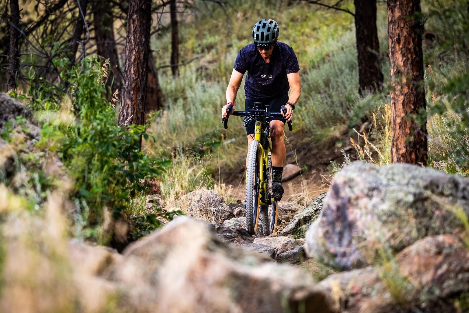 Połączyli dwa rowerowe światy w jednych obręczach za krocie. Oto 25 Carbon Gravel X-Wide