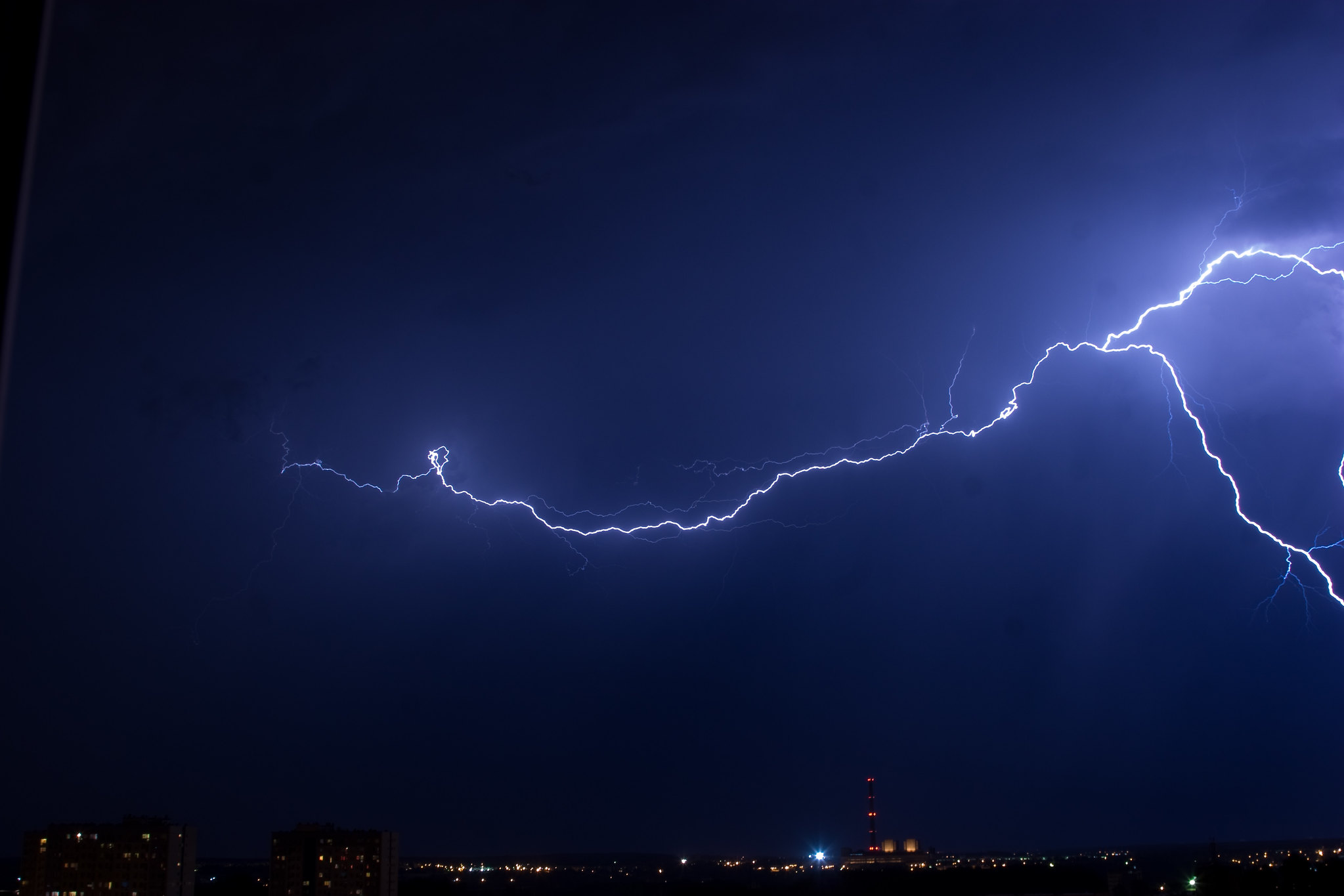 Metrologia kwantowa wkracza na nowy poziom. Jedno urządzenie zamiast trzech