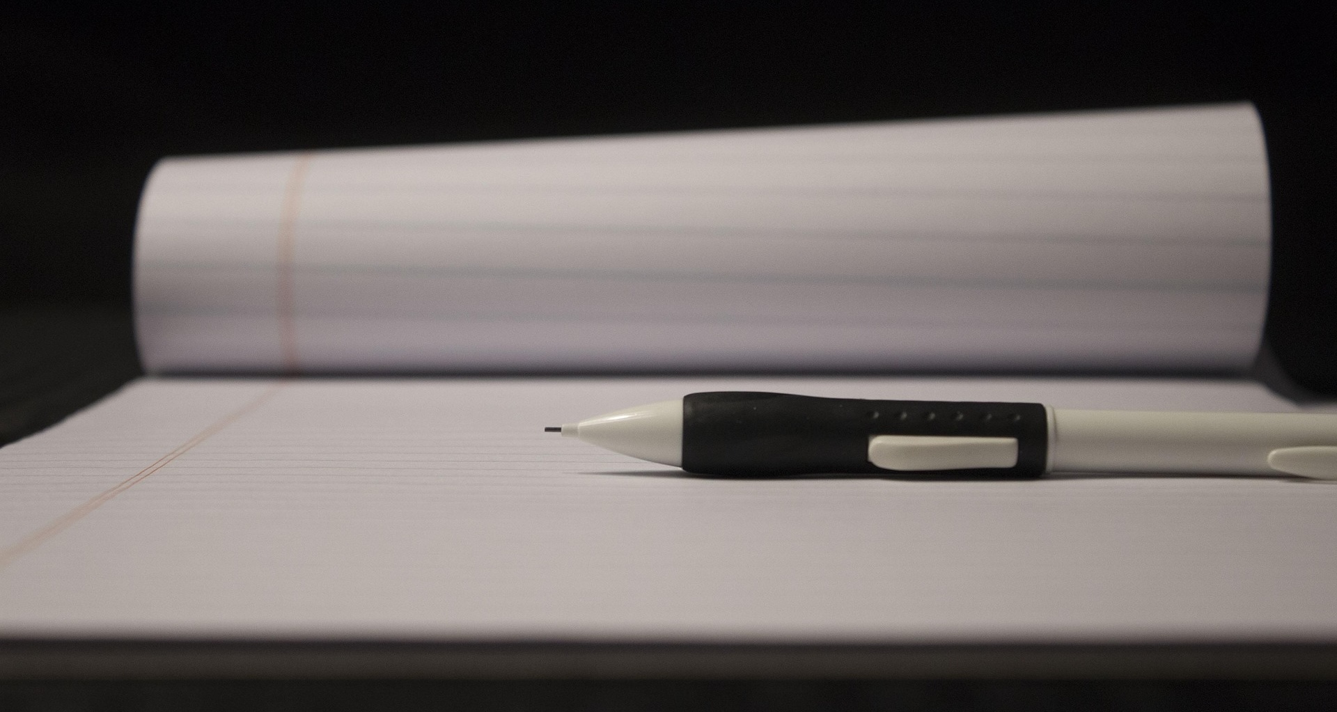 Zwykły ołówek mechaniczny stał się źródłem elektronów. Japońscy naukowcy dokonali niezwykłego odkrycia