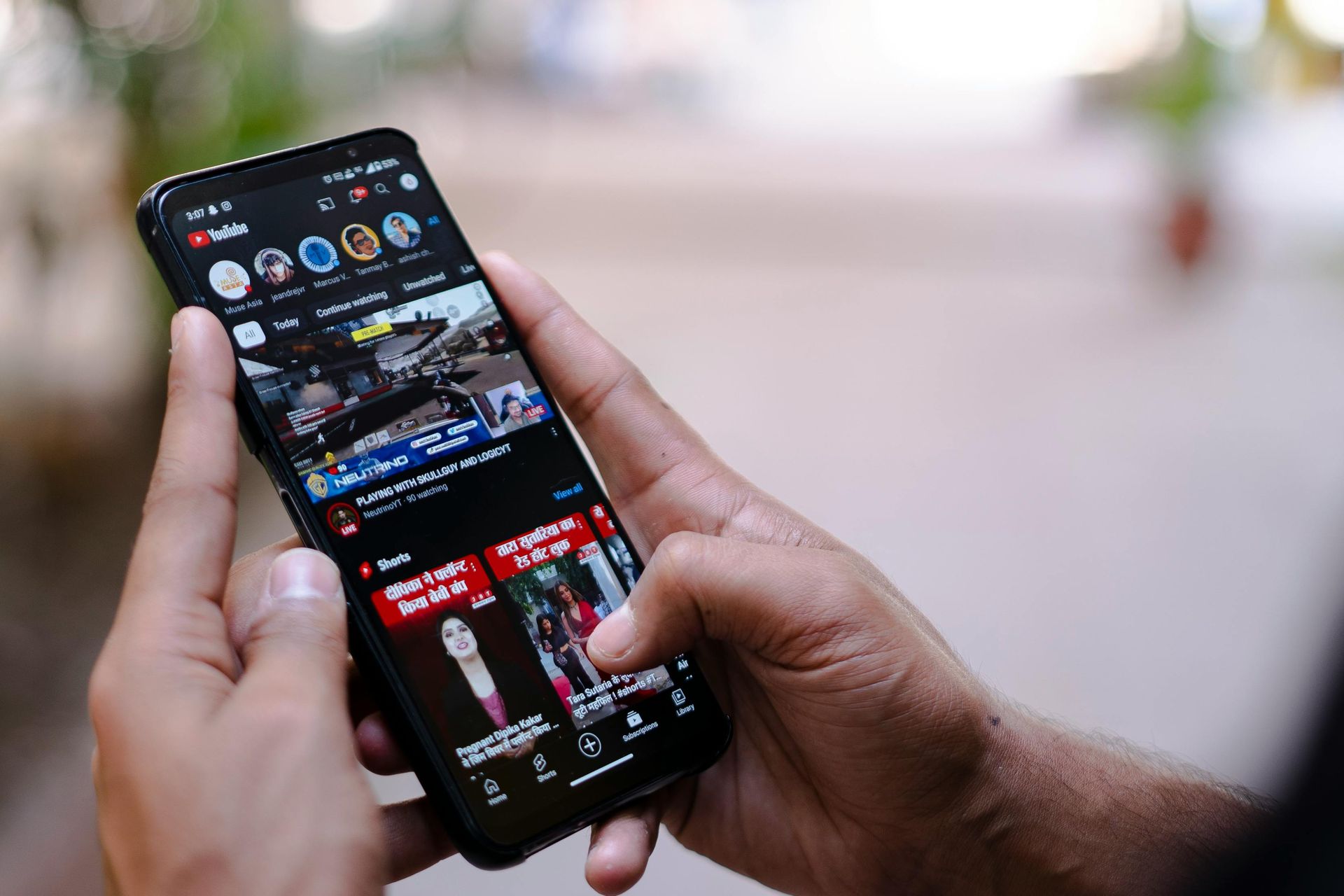 YouTube przechodzi metamorfozę. Po wersji webowej przyszedł czas na aplikację na Androida i iOS