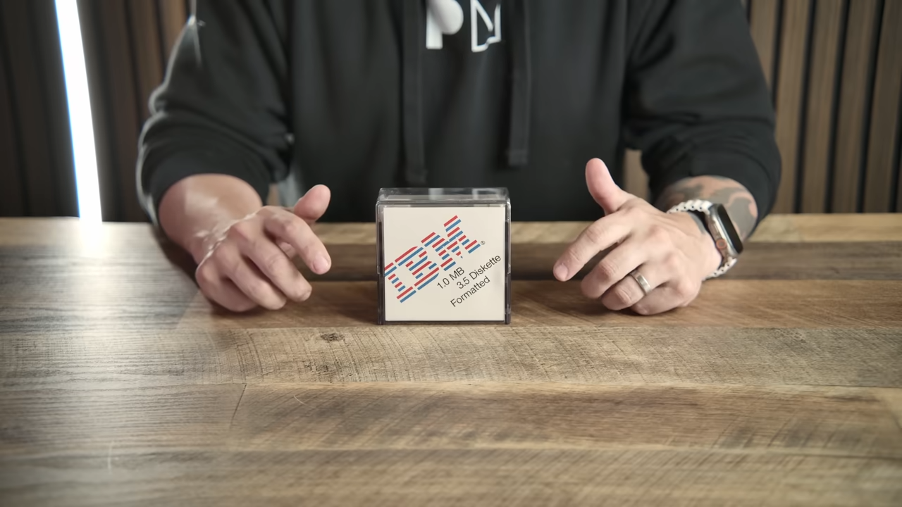 Podziwiam takie projekty. YouTuber stworzył od podstaw własną dyskietkę